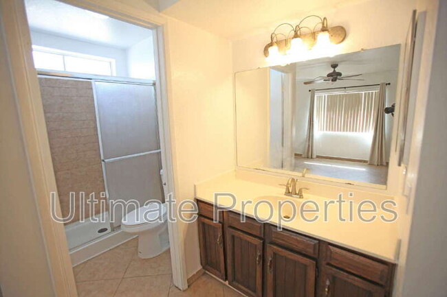 Building Photo - 5059 N 72nd Ave