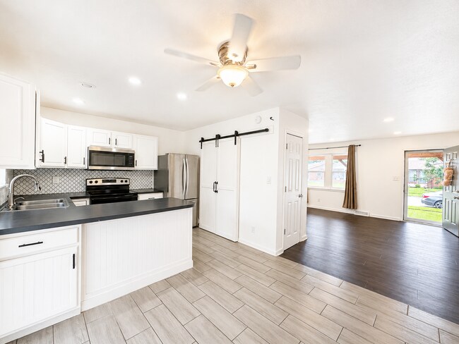 Building Photo - Charming 3-Bedroom Home in the Heart of Clarksville!