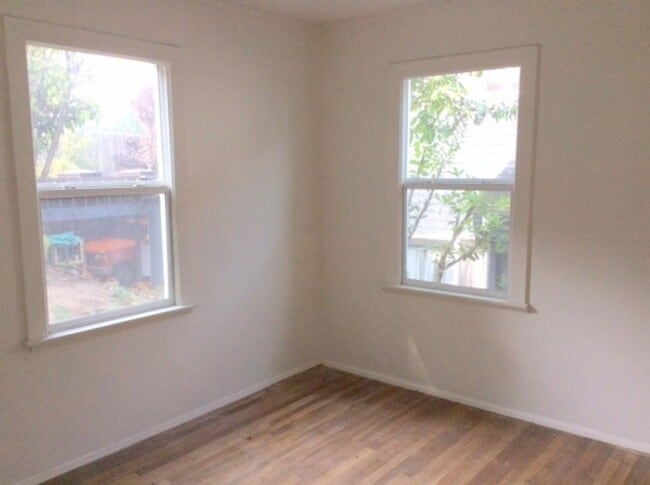 Building Photo - Charming 2 BDRM/1 BATH Home in Magnolia! Available Now!