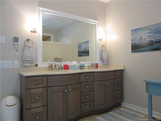 Building Photo - 18 Fox Run