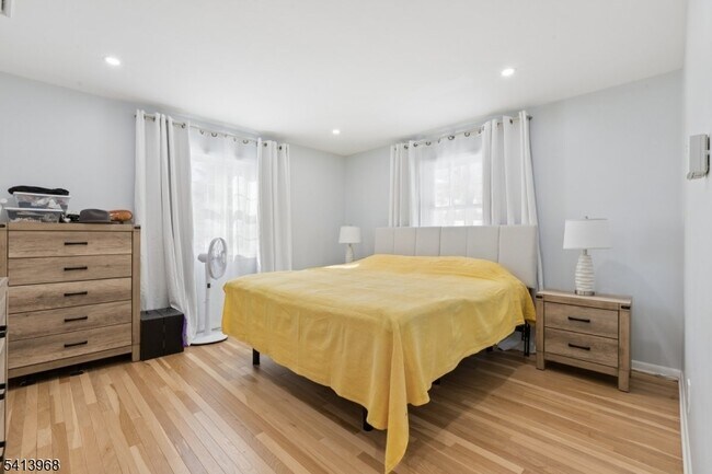 Building Photo - 11 Lewis Ln