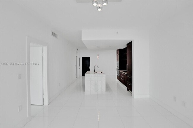 Building Photo - 900 Biscayne Blvd