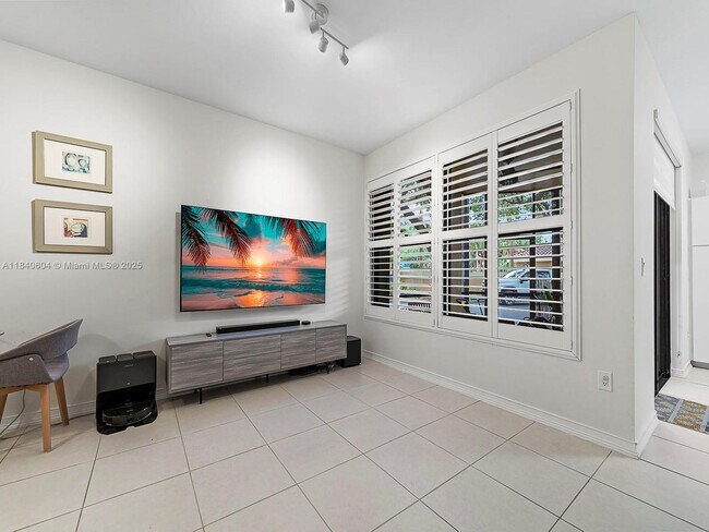 Building Photo - 15533 N Miami Lakeway