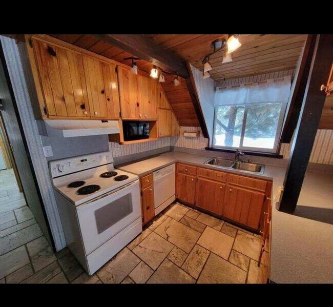 Building Photo - BAT-649