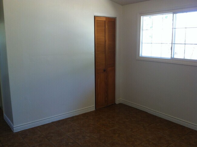 Building Photo - The city of Highland has the perfect 3 bed...