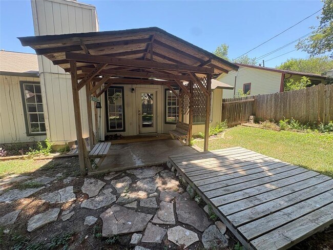 Building Photo - 2304 Silver Spur Dr
