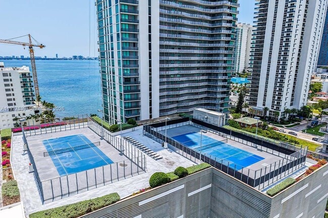 Building Photo - 460 NE 28th St