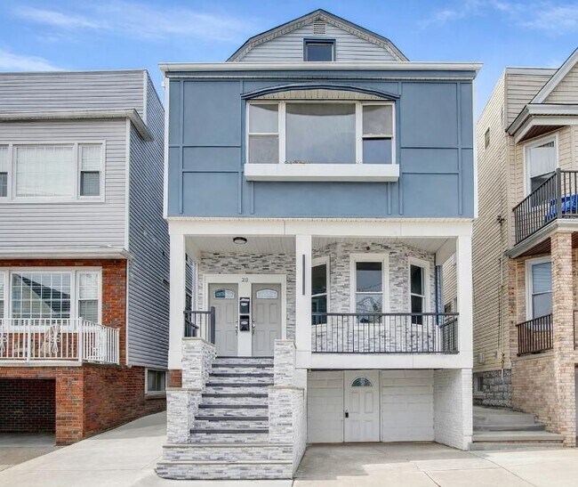 Building Photo - 20 W 49th St