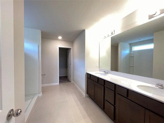 Building Photo - 30561 Gilbern Rd