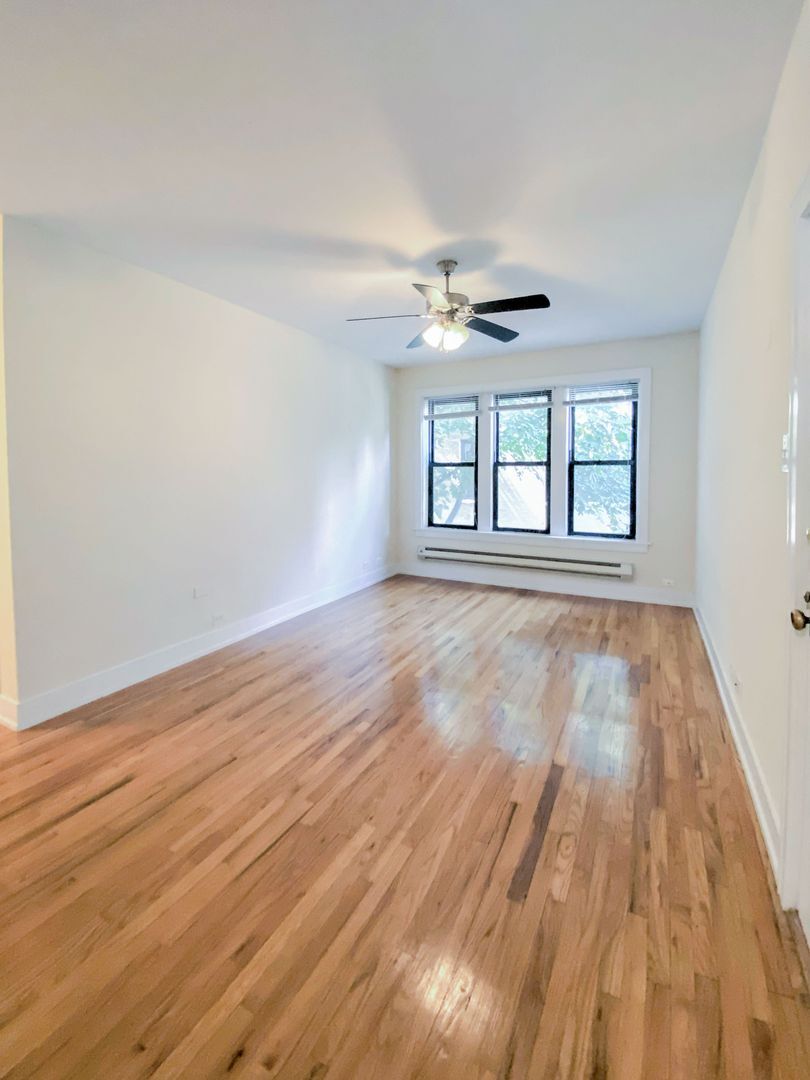 Building Photo - 627 W Melrose St