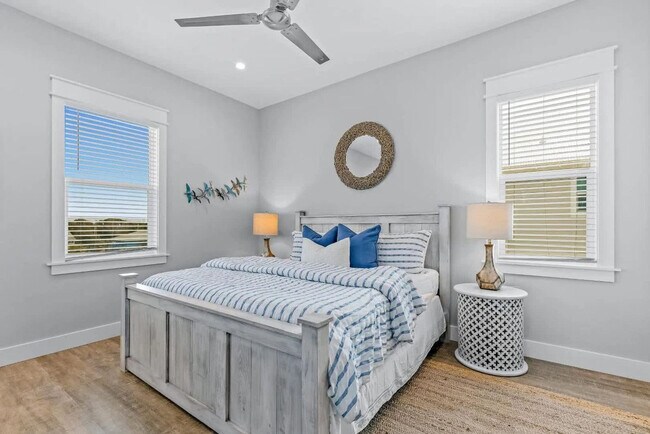 Building Photo - 14324 Front Beach Rd