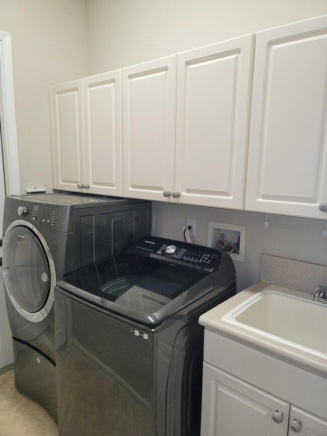 Building Photo - 9335 Plantation Estates Dr