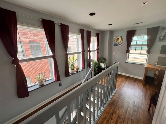 Building Photo - 133 Walton St