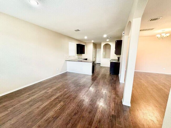 Building Photo - Cozy and well-kept 4 beds rental home in Houston