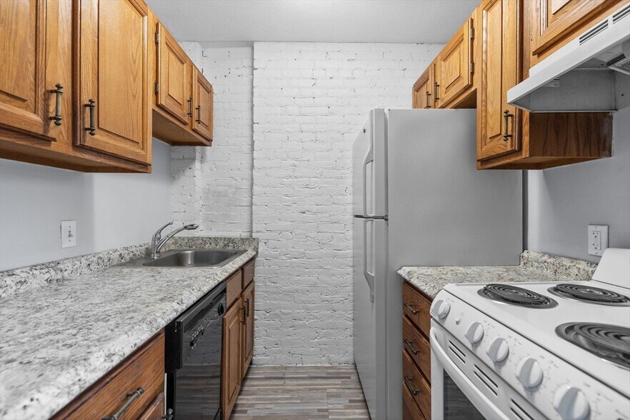Building Photo - 403 Marlborough St