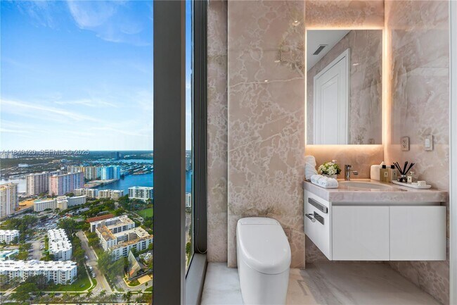 Building Photo - 17901 Collins Ave