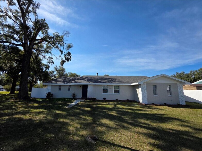 Building Photo - 5611 6th St