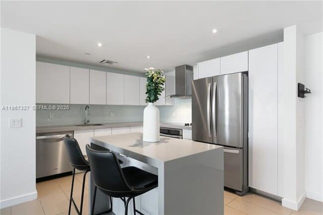 Building Photo - 1600 NE 1st Ave