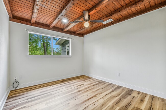 Building Photo - 4712 33rd St E