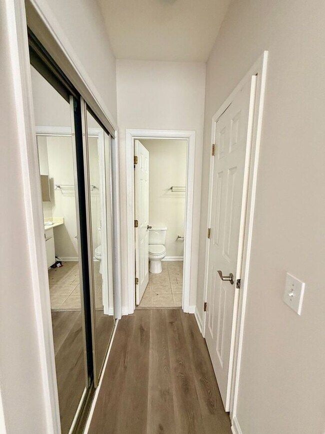 Building Photo - Independence South Brick One Level Patio Home. UPDATED! Open Floor Plan, Clean, Pets Ok!