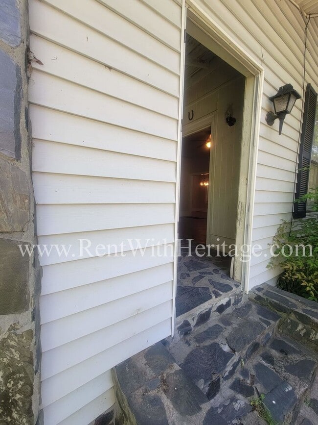 Building Photo - ENJOY THE PRESTIGE OF THIS CHARMING HOME I...