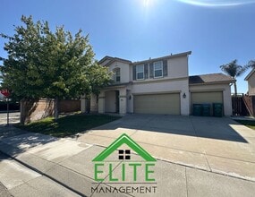 Building Photo - Spacious 6-Bedroom Home with Two Master Su...