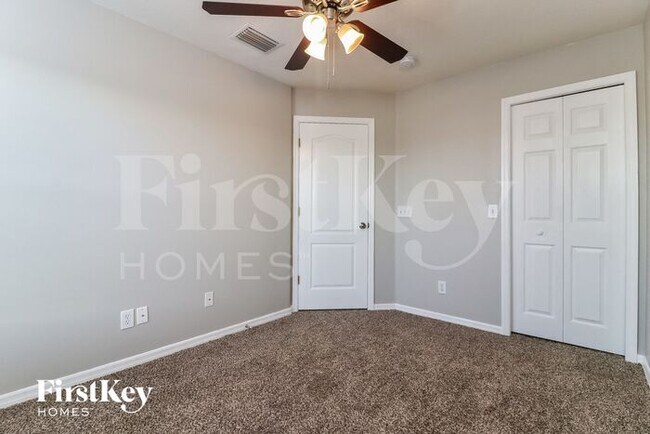 Building Photo - 7948 Foxgrove Dr