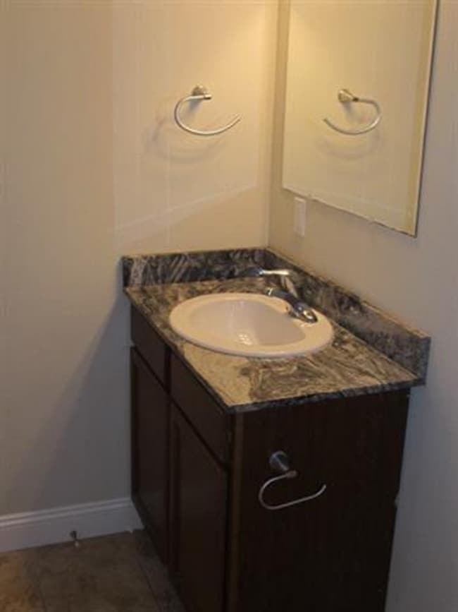 Building Photo - Midtown Tallahassee Townhome