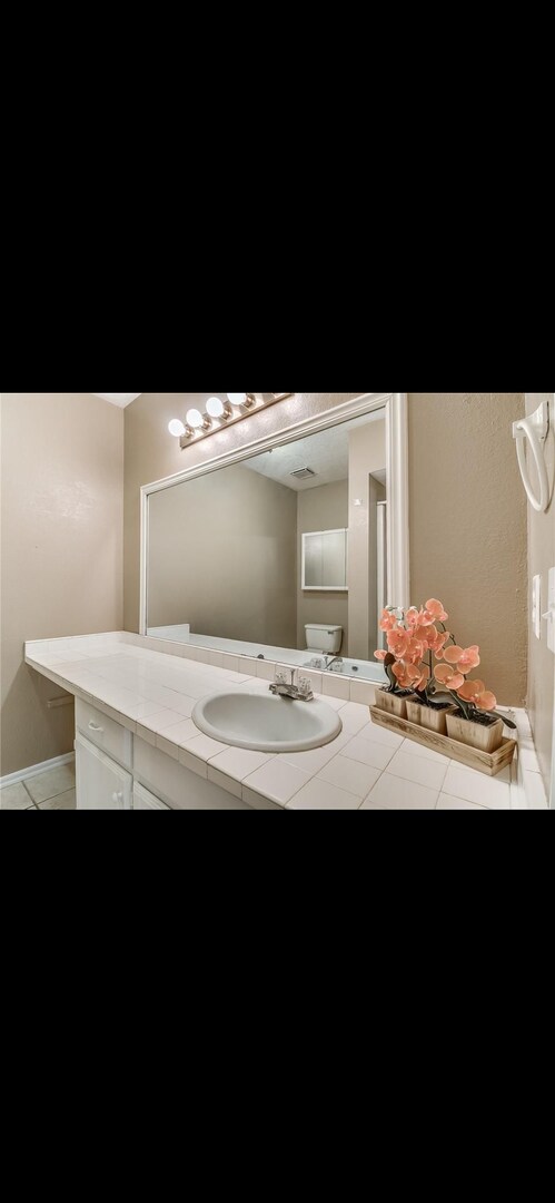 Building Photo - Perfect Duplex in Quiet, Cozy Shadowlake