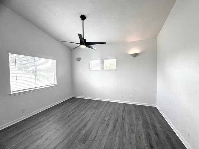 Building Photo - 3410 Speedway
