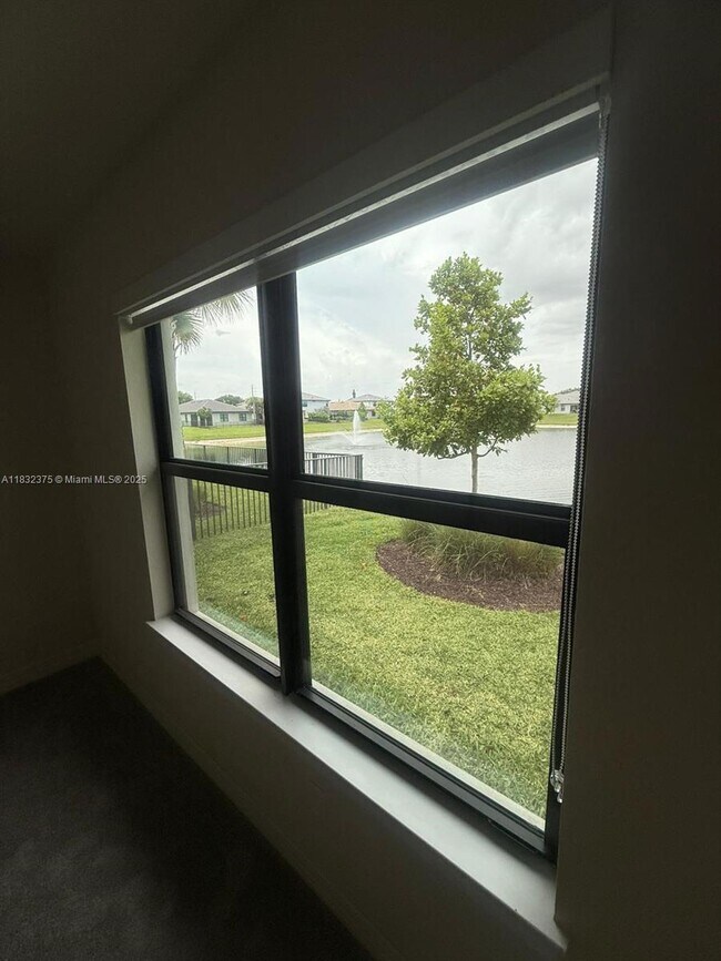 Building Photo - 3141 Tamarind Dr