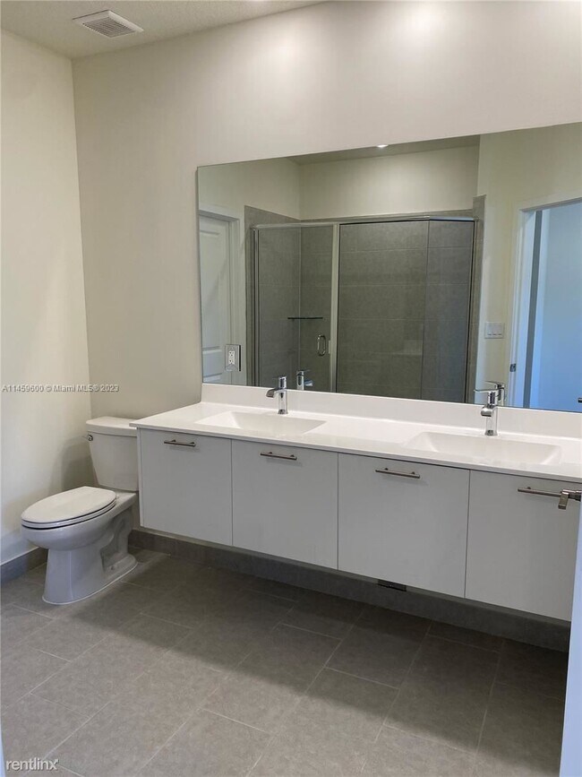 Building Photo - 3 br, 2.5 bath House - 10300 NW 66th St Ap...