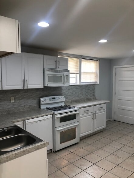 Building Photo - 4837 Grove St