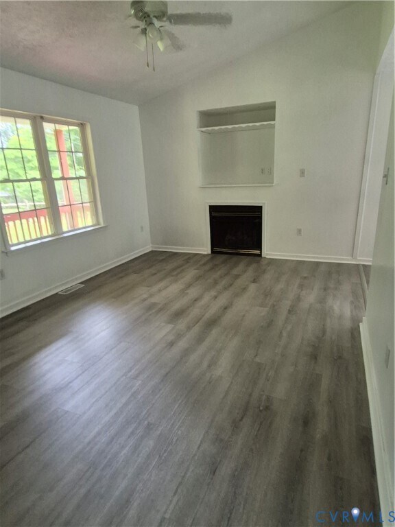 Building Photo - 6527 Lakeshore Dr