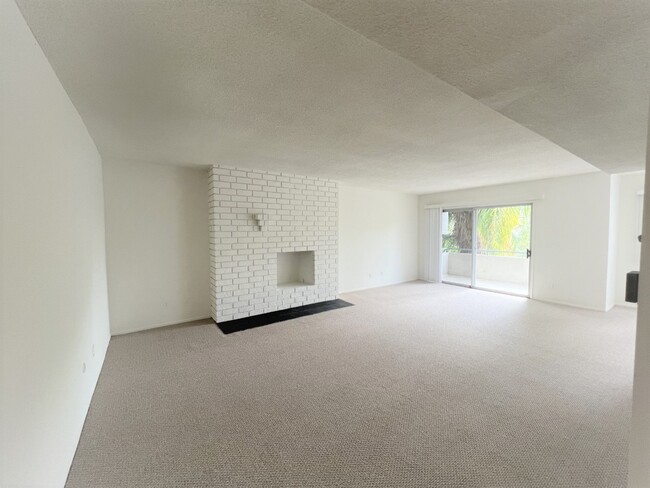 Building Photo - 801 S Lucerne Blvd