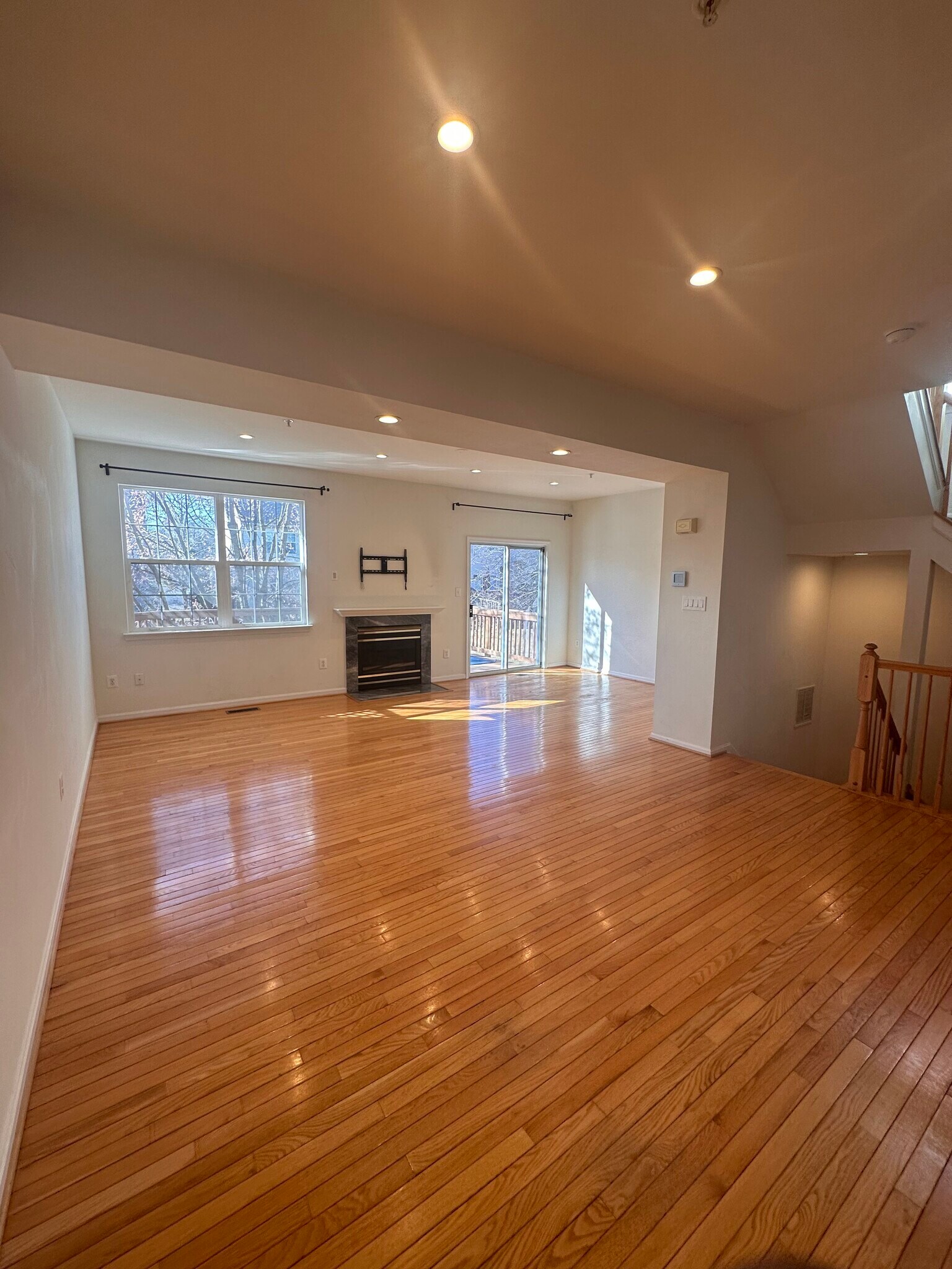 Building Photo - 5830 Shady Oak Ln