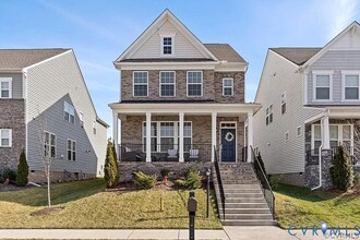 Building Photo - 16913 Thornapple Run