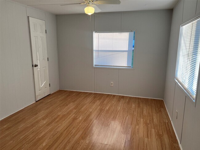 Building Photo - 13207 Captain Cir