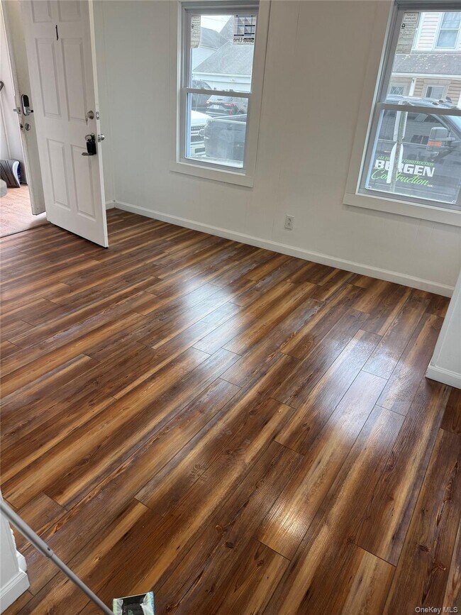 Building Photo - 36 King St