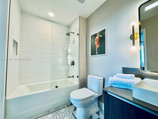 Building Photo - 159 NE 6th St