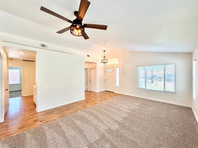 Building Photo - Cul-de-Sac 3 Bedroom 2 Bathroom Home with SOLAR, 3-Car Garage & LARGE Backyard