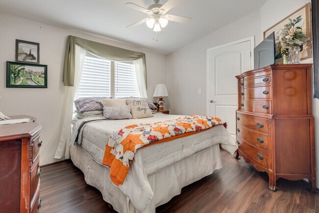Building Photo - Charming Furnished Home in Age-Restricted ...