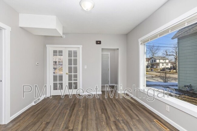 Building Photo - 1038 3rd St NW