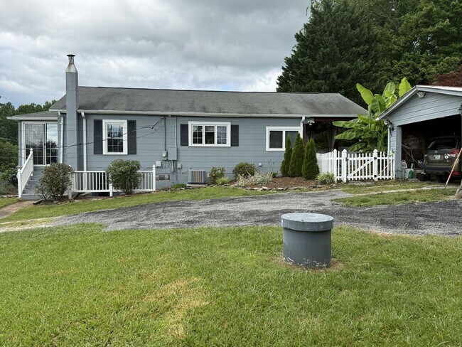 Building Photo - Adorable 2-Bedroom Cottage in Marion!