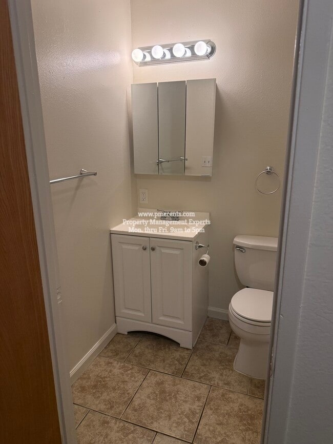 Building Photo - 1331 Pinetree Dr