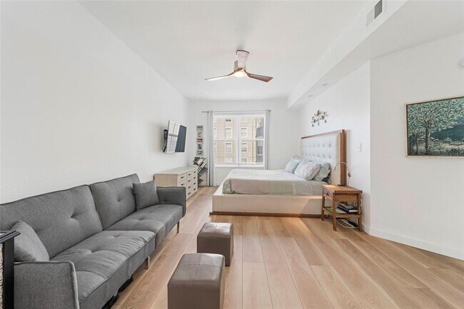 Building Photo - 700 S Harbour Island Blvd