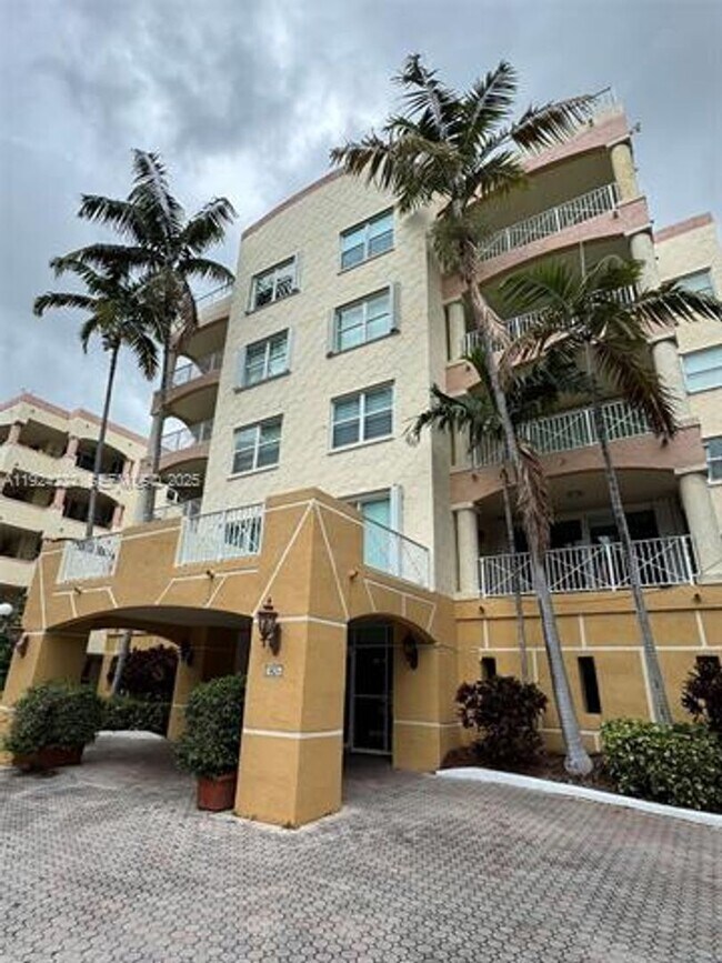 Building Photo - 1824 Brickell Ave