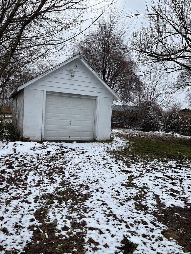 Building Photo - 2961 W 11th St