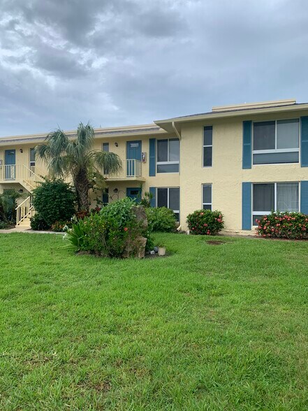 Building Photo - 372 Palm Dr