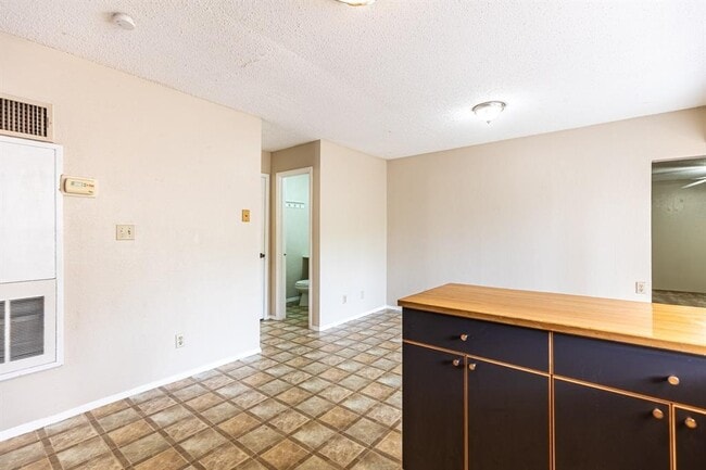 Building Photo - 9524 Quail Village Ln